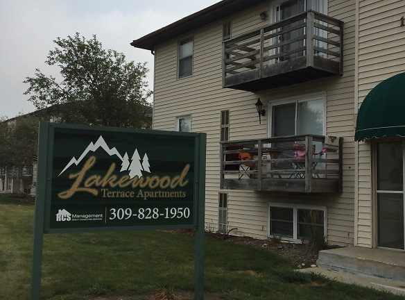 Lakewood Terrace Apartments - Bloomington, IL