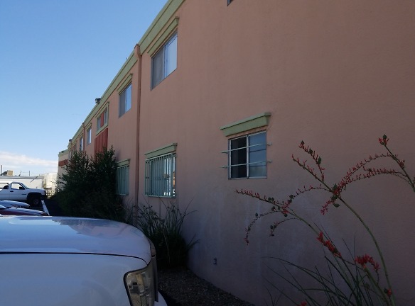White Oak Apartments - Albuquerque, NM