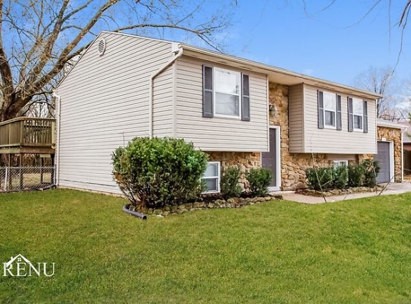 11303 McDowell Dr - Indianapolis, IN