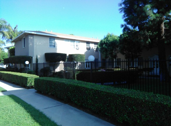Le Park Apartments South - Long Beach, CA