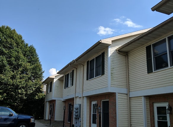 Fairlawn Townhomes Apartments - State College, PA