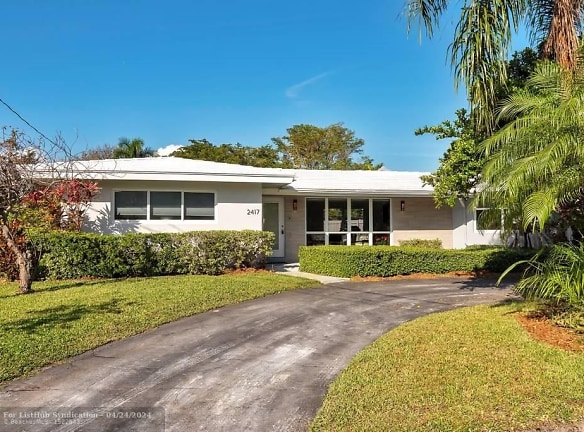 2417 Bayview Dr - Fort Lauderdale, FL