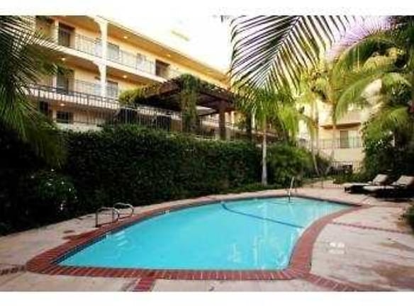 Villa Bonita Apartments - Sherman Oaks, CA