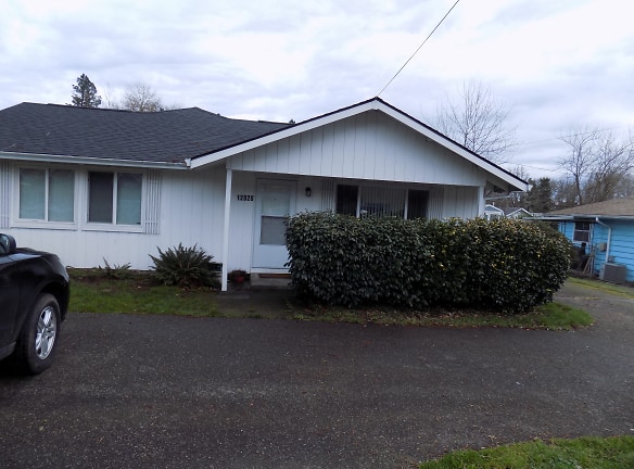12020 SW Lincoln Ave - Tigard, OR