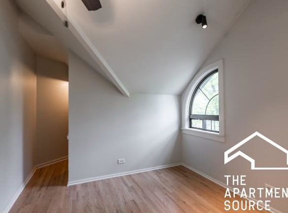 2856 N Southport Ave - Chicago, IL