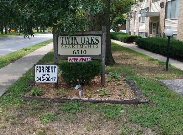 Twin Oaks Apartments - Sylvania, OH