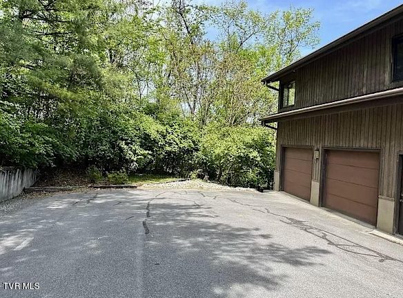 218 Tree Top Ln - Johnson City, TN