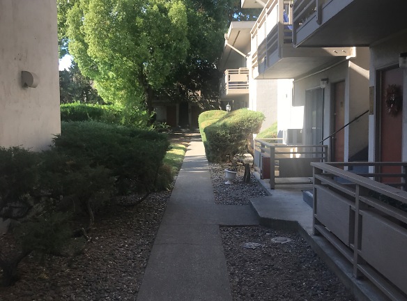 Southwood Place Apartments - Vacaville, CA