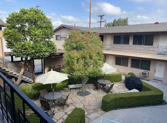 105 Apartments - Burbank, CA