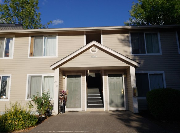 Pacific Crest Apartments - Silverton, OR