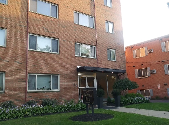 Executive House Apartments - Lakewood, OH