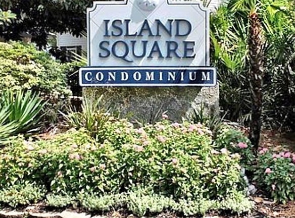 906 W Island Square Dr - Saint Simons Island, GA
