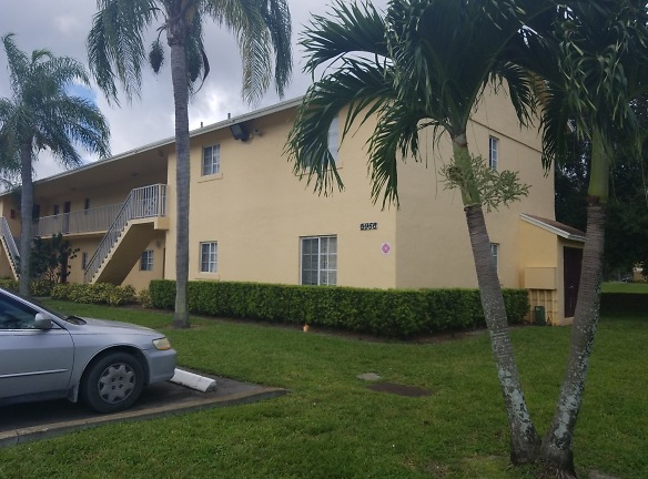 Villas At Palm Beach Apartments - West Palm Beach, FL