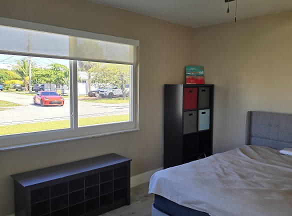 Room For Rent - Oakland Park, FL