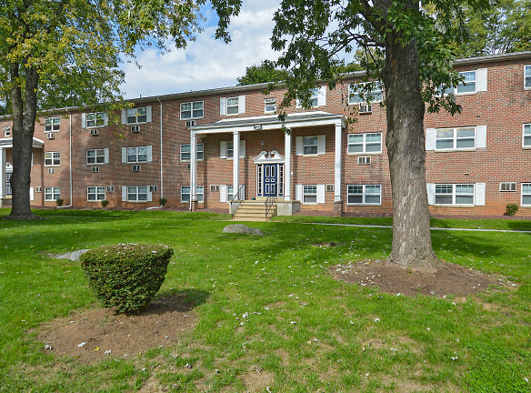 Carlwynne & Hanover Manor Apartments - Carlisle, PA