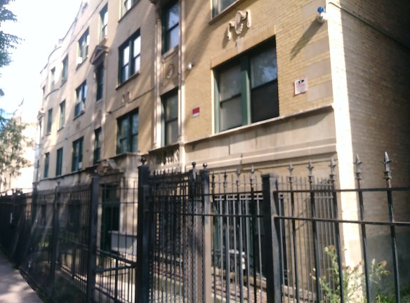Adams Courts Apartments - Chicago, IL