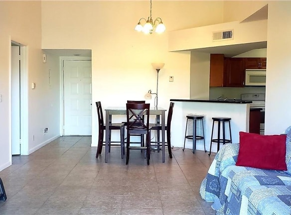 8821 Wiles Rd unit 306 - Coral Springs, FL