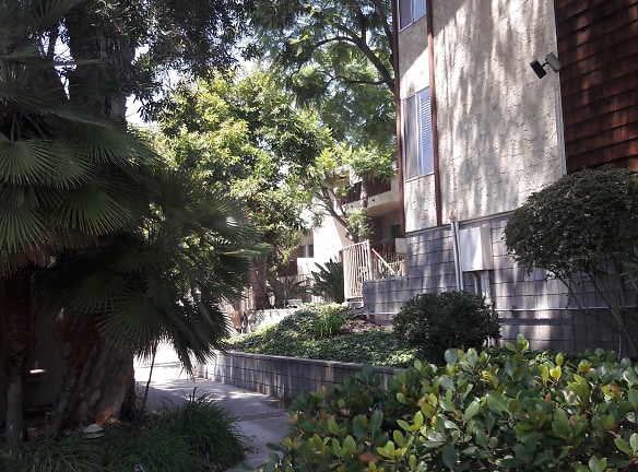 Lynn Villa Apartments - Thousand Oaks, CA