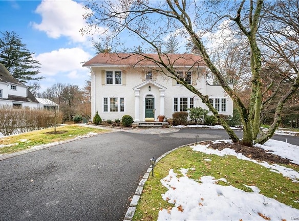 532 Pleasantville Rd - Briarcliff Manor, NY