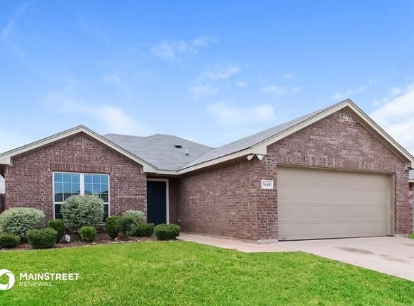 7640 Hollow Point Dr - Fort Worth, TX