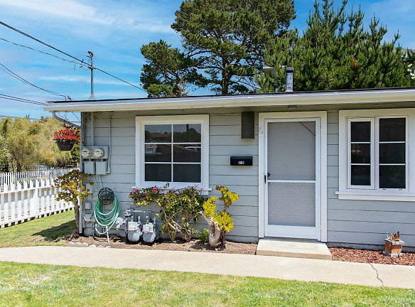605 2nd St - Pacific Grove, CA