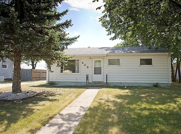 409 24th Ave NW - Minot, ND