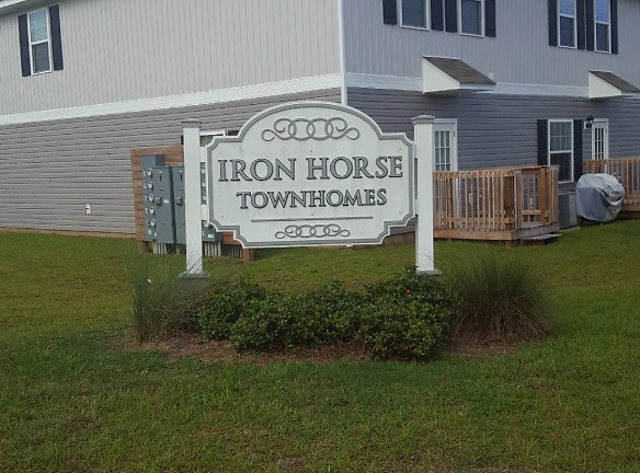 Iron Horse Townhomes (2014 1055) Apartments - Crestview, FL
