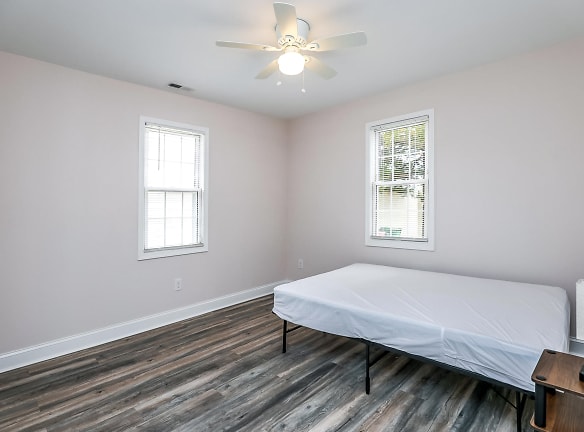 Room For Rent - Colonial Heights, VA