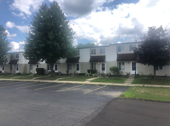 Autumn Woods Townhouses Apartments - Sterling Heights, MI