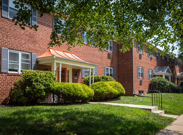 Spring Manor Apartments - Lancaster, PA