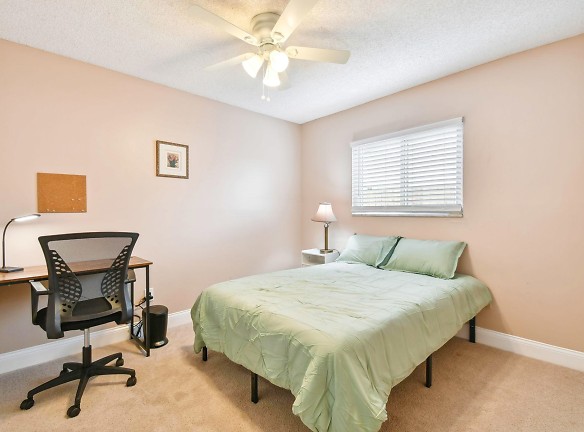 Room For Rent - Longwood, FL