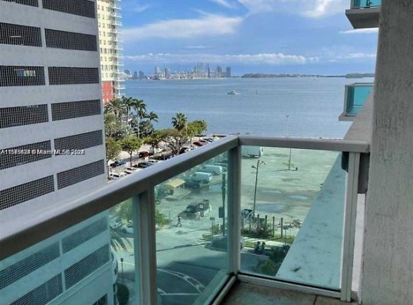 186 SE 12th Terrace - Miami, FL
