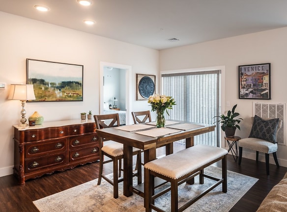 Summit Living Luxury Flats Apartments - Lancaster, PA