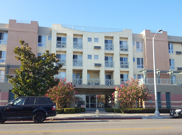 Adams Senior Citizens Housing Corp Apartments - Los Angeles, CA