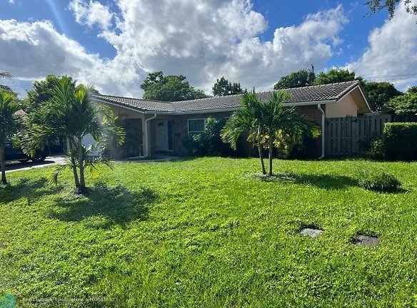 4128 NW 79th Ave - Coral Springs, FL
