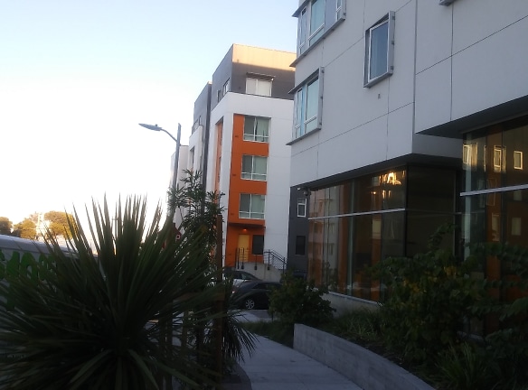 Hunters View Affordable Hsg Development Phs 1 (107 Units) Apartments - San Francisco, CA