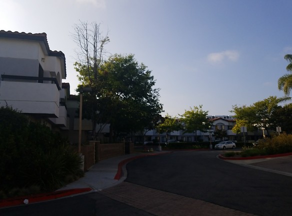 Studio Royale Apartments - Culver City, CA