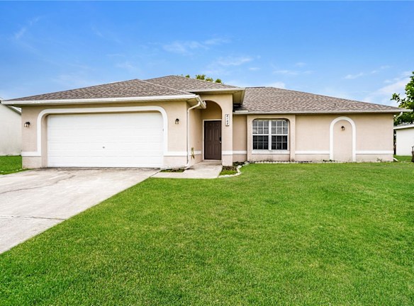 2108 NE 15th Ln - Cape Coral, FL