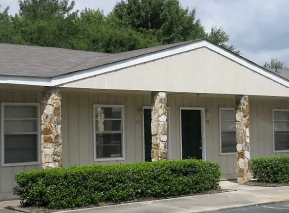Stonehenge Apartment Homes - Warner Robins, GA