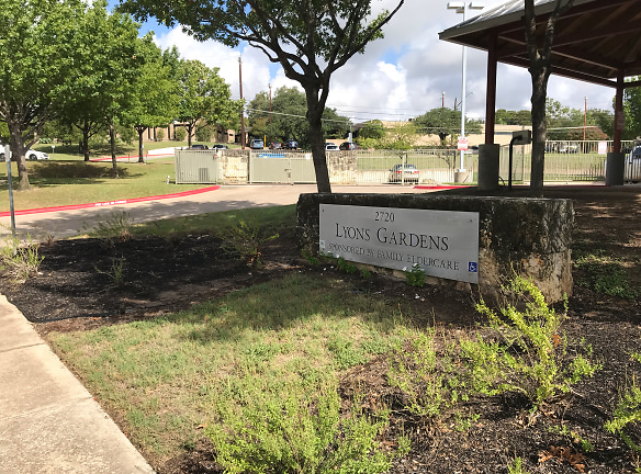 Lyons Gardens Apartments - Austin, TX