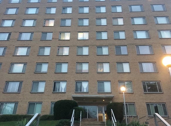 Lauren Towers Apartments - Arlington, VA