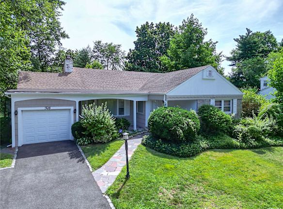 50 Midland Rd - Roslyn, NY