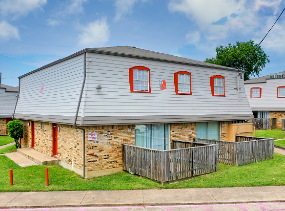Las Lomas Apartment Homes - Dallas, TX