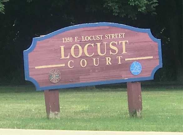 Locust Court Apartments - Milwaukee, WI