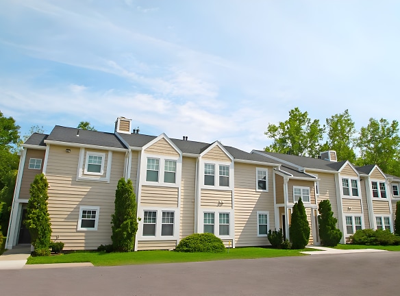 Country Club Manor Apartments - Williamsville, NY