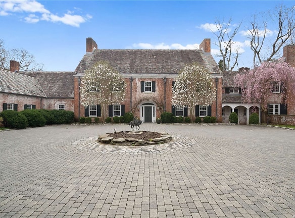 60 Piping Rock Rd - Locust Valley, NY