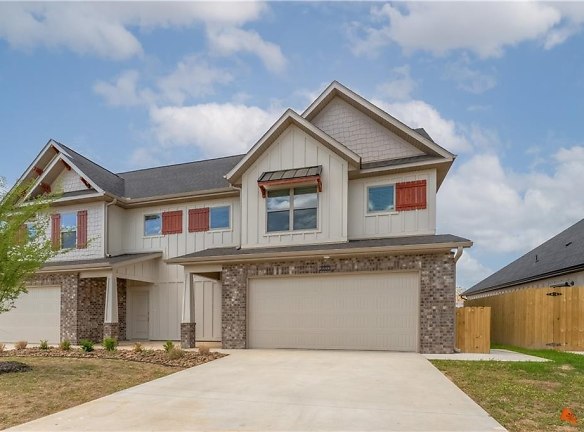2200 SW Expedition St - Bentonville, AR