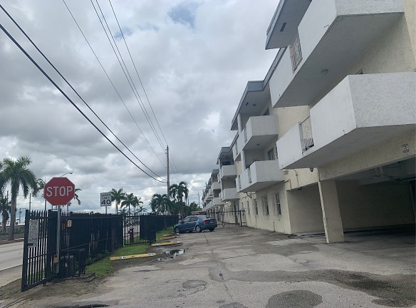 2725 W Okeechobee Rd Apartments - Hialeah, FL