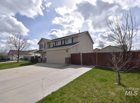 1801 W Camelot Dr - Nampa, ID