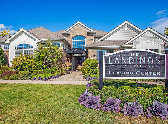 The Landings At Amhurst Lake Apartments - Waukegan, IL
